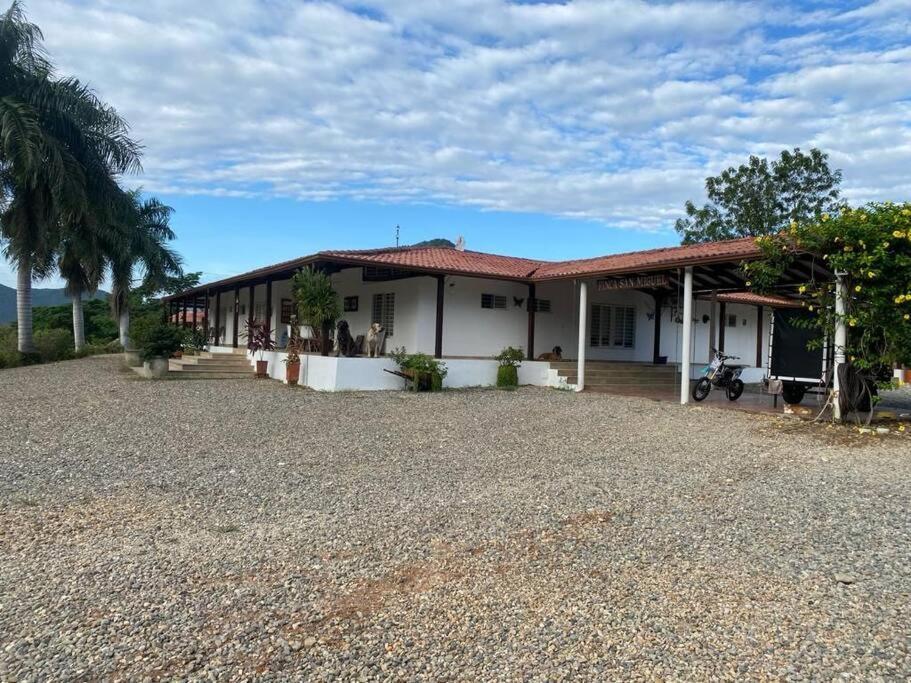 Finca Campestre Con Hermosa Vista Anapoima Exterior foto